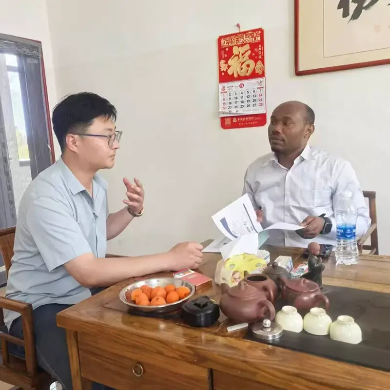 Ang mga customer ng Africa ay bumisita sa LiWeiyuan upang magkasamang palawakin ang merkado ng istruktura ng Africa na bakal