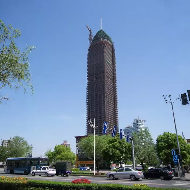 Mataas na pagtaas ng istraktura ng bakal